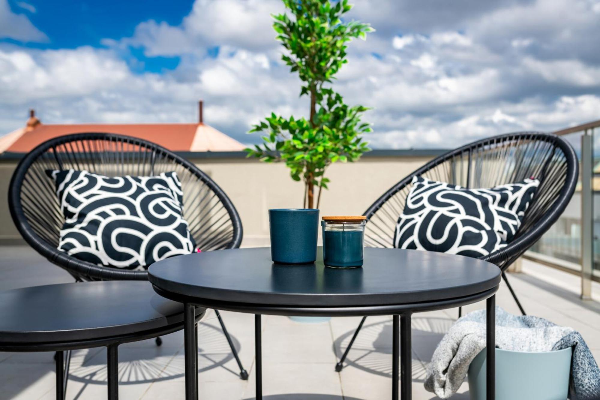 Westside Garden Apartments By Firsthost — Photos 1